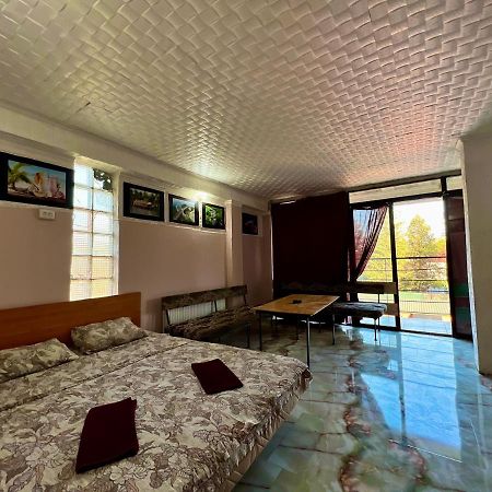 Smile Guesthouse Tbilisi Esterno foto