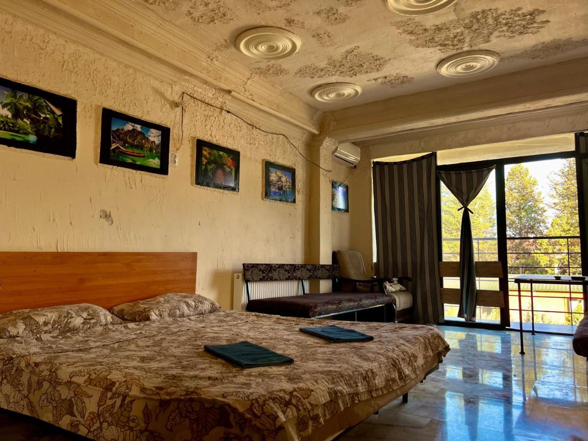 Smile Guesthouse Tbilisi Esterno foto