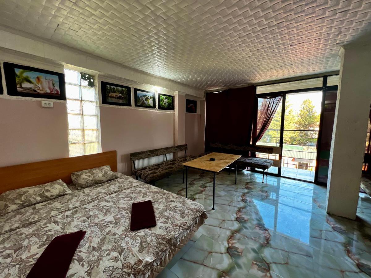 Smile Guesthouse Tbilisi Esterno foto